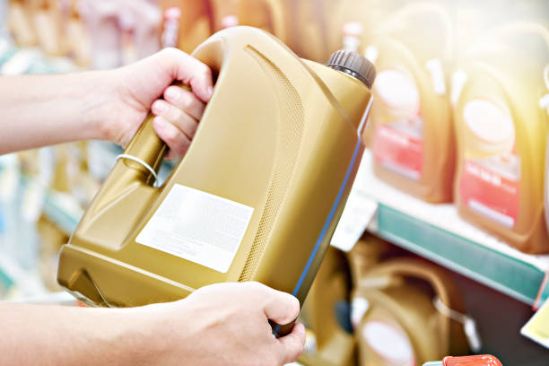 istock Man with motor oil in shop 1478776762