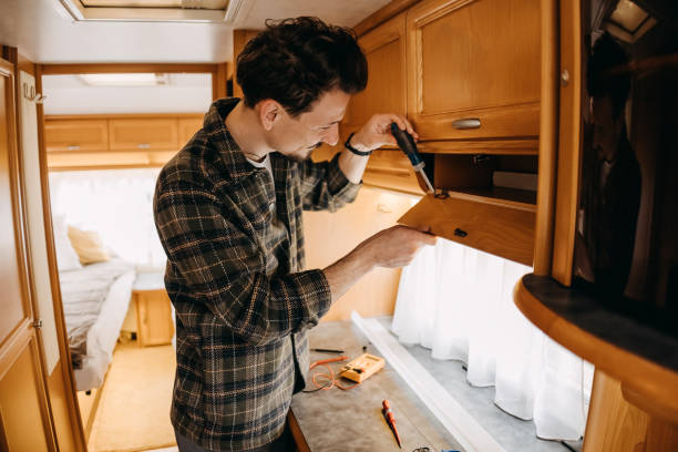 istock Handyman fixes the electricity 1478786305