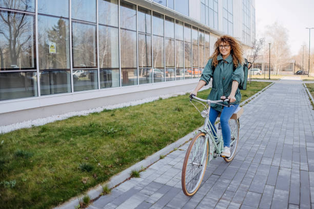 istock Delivery person who rides a bicycle 1478805987