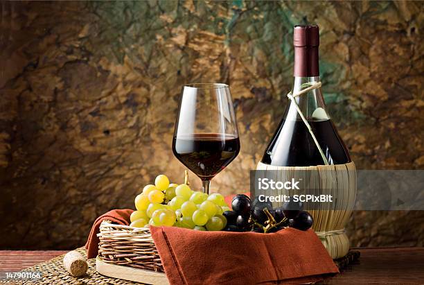 포도 병 와인 가득 찬에 대한 스톡 사진 및 기타 이미지 - 가득 찬, 갈색, 검은색