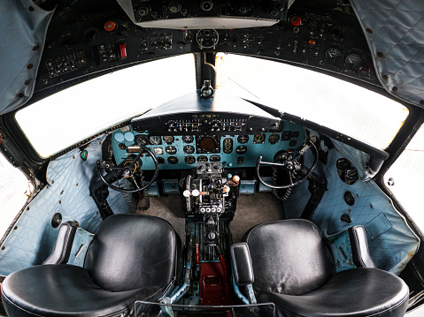 Civil airplane cockpit