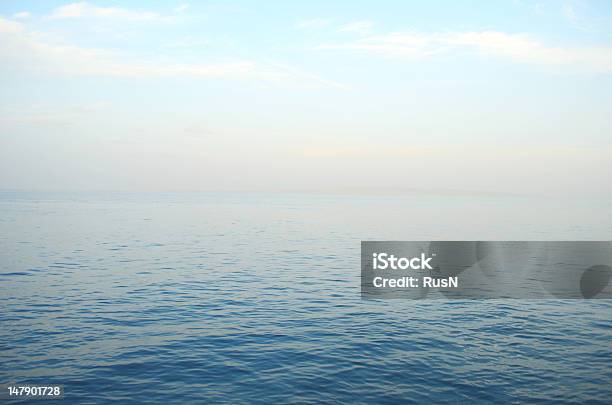 Por La Noche Foto de stock y más banco de imágenes de Agua - Agua, Aire libre, Amanecer