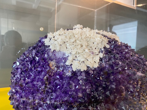 Amethyst tier with calcite and agate or Amethyst-Stufe mit Calcit und Achat (minerals and crystals in the exhibition Mount Säntis - worlds of experiences on the Santis summit) - Switzerland