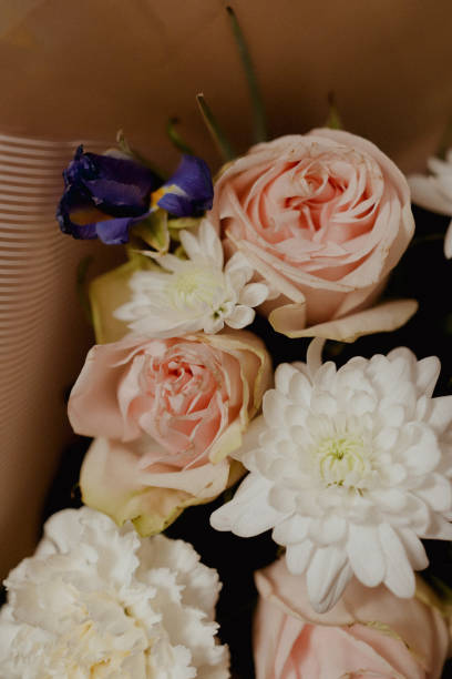 istock Bouquet of roses and white carnations 1479076697
