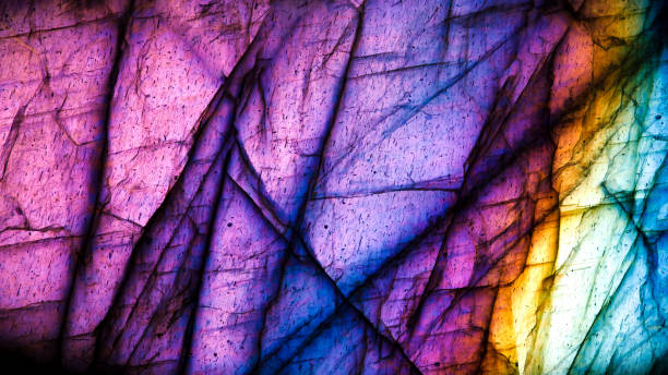 iridiscencia de labradorita multicolor - crystallography fotografías e imágenes de stock