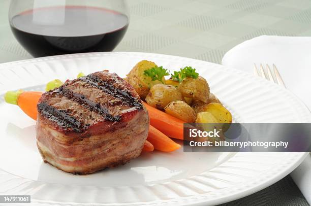 Cena Di Bistecca - Fotografie stock e altre immagini di Alla griglia - Alla griglia, Bistecca di manzo, Carne