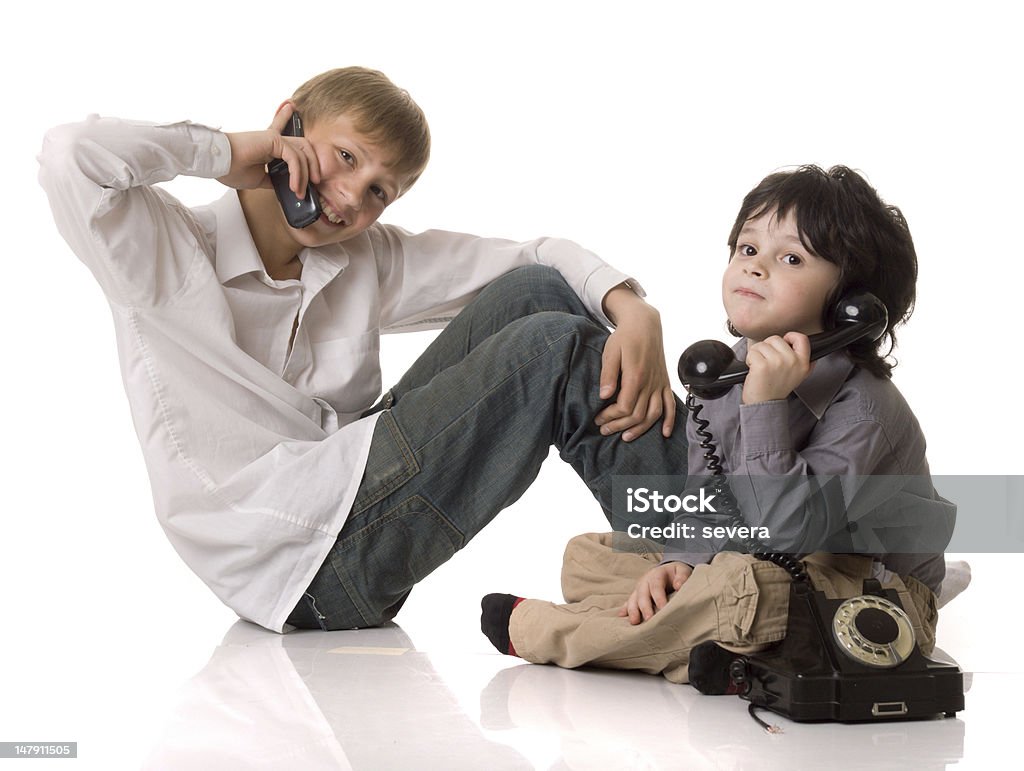 Dois Meninos com um telefone - Royalty-free 4-5 Anos Foto de stock