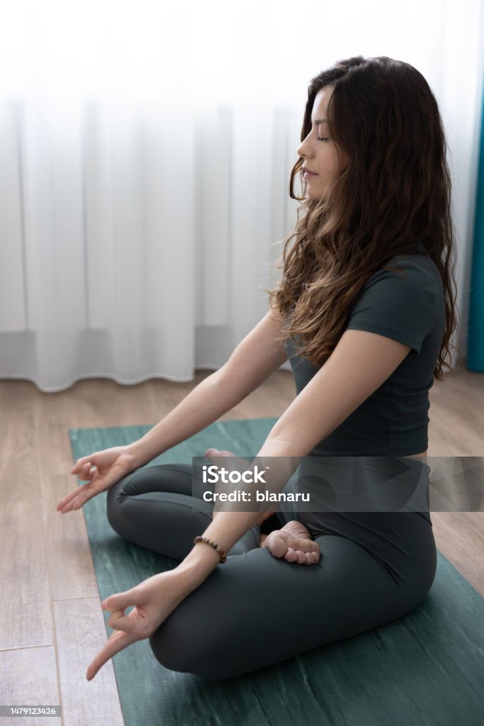 mudra Vayu Close up of a young woman doing mudra vayu in lotus position. 35-39 Years Stock Photo