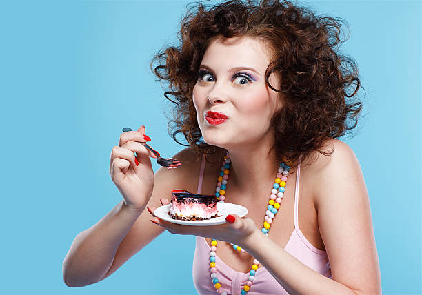chica comiendo tarta - women spoon tasting elegance fotografías e imágenes de stock