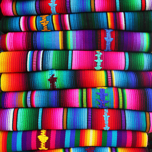 guatemaltekische decke - bedding merchandise market textile stock-fotos und bilder