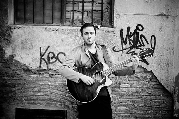 istock Street artist 147919293