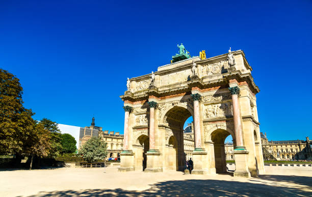 arco de triunfo del carrusel en parís, francia - arc de triomphe du carrousel fotografías e imágenes de stock