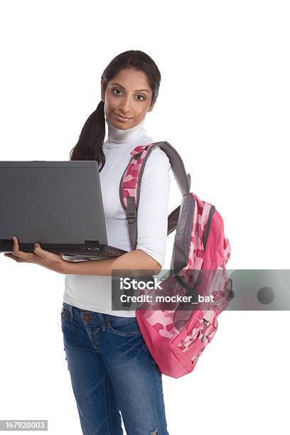 Foto de Étnica College Estudante Com Laptop Pc e mais fotos de stock de 16-17 Anos - 16-17 Anos, 18-19 Anos, 20-24 Anos