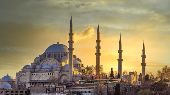 Suleymaniye mosque in Sultanahmet district old town of Istanbul, Turkey, Sunset in Istanbul, Turkey with Suleymaniye Mosque, Beautiful sunny view of Istanbul with old mosque travel and vacation in Istanbul, Turkiye.