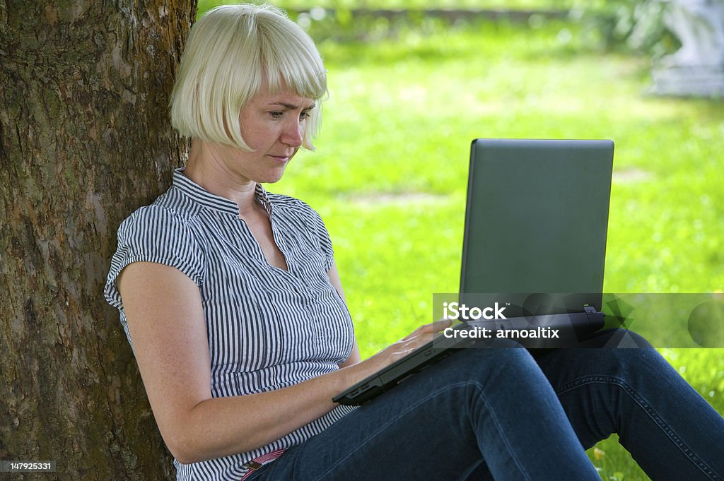 Sans fil dans le jardin - Photo de Adulte libre de droits