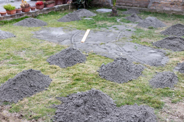 istock Laying sand and paving the lawn 1479259058