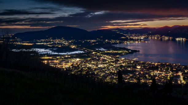 istock Stunning night view of Iseo Lake, with its peat bogs. 1479304550
