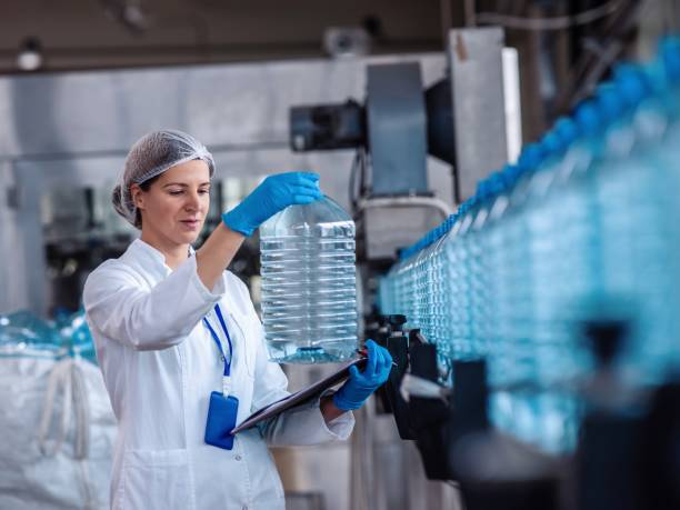 istock Female engineer working on maintenance in bottling plant 1479318804