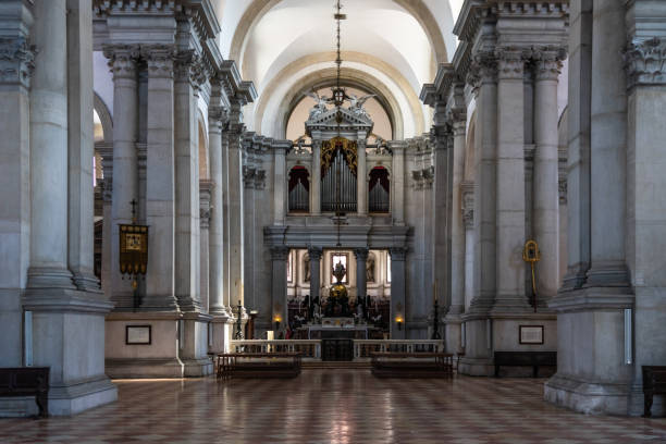 innenraum von san giorgio maggiore aus dem 16. jahrhundert und entworfen von andrea palladio, venedig, i - cathedral italy venice italy inside of stock-fotos und bilder