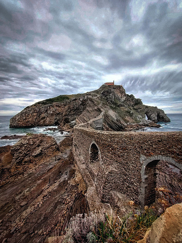 Incredible walking routes in Spain, precisely in the Basque Country, which has nothing to envy of landscapes like those of Switzerland or Sweden.\nTrips to do once in a lifetime.\nLandscape to places that were used to record Game of Thrones