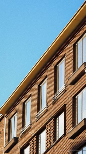 フィンランド、ヘルシンキの赤レンガ造りの建物のクローズアップショット - architecture classic close up office building ストックフォトと画像