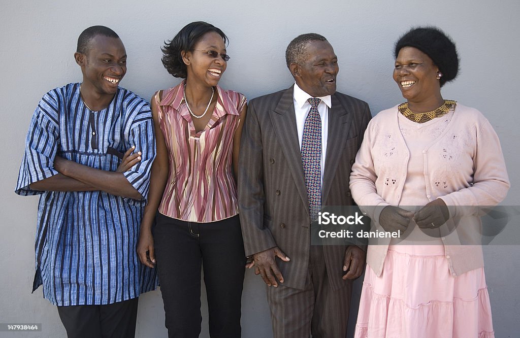 Felice famiglia africana - Foto stock royalty-free di Adulto