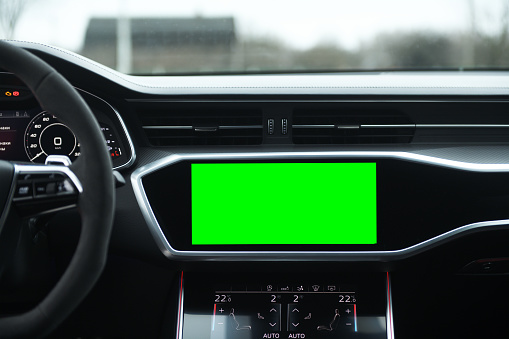 Green screen on cars touchscreen display