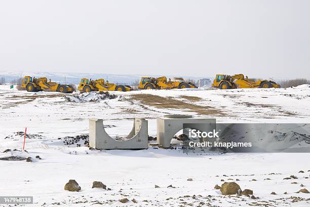 Equipamento De Construção Pesada Estacionados Em Uma Linha - Fotografias de stock e mais imagens de Gelo