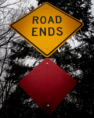 Road ends sign at Troy, Michigan in the winter