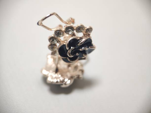 istock Luxurious black flower petal-shaped earrings, 1479587463