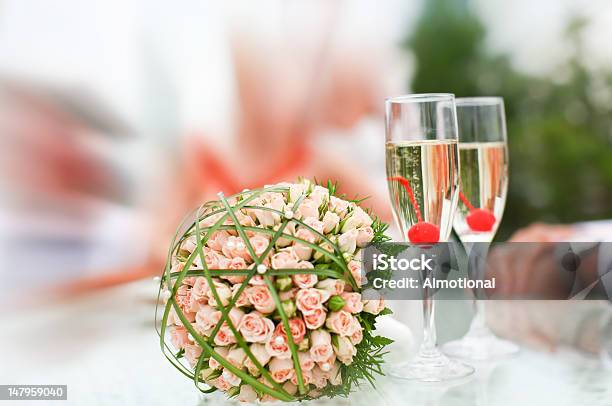Bouquet De Casamento De Luxo De Rosas Com Champanhe - Fotografias de stock e mais imagens de Alimentação Saudável
