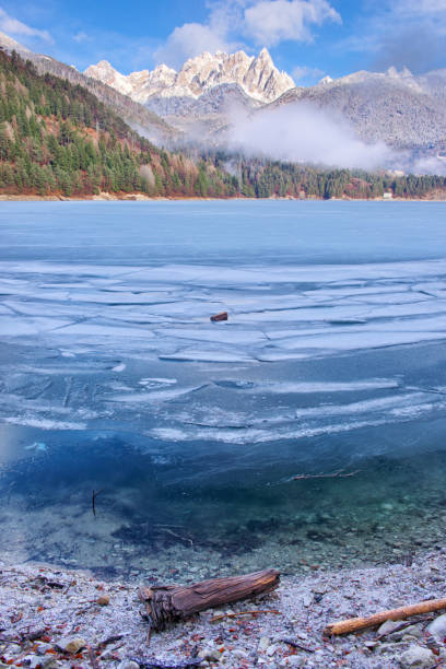 lago di centro cadore (dolomites - italy) - beauty in nature belluno clear sky color image imagens e fotografias de stock