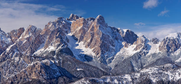 marmarole (dolomiten - italien) - beauty in nature belluno clear sky color image stock-fotos und bilder