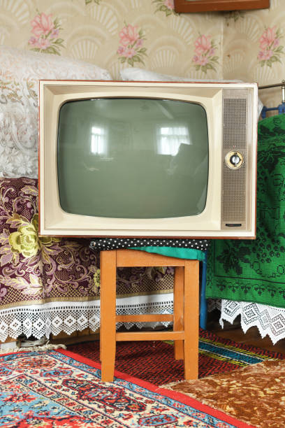 istock Old vintage TV in a rustic interior. 1479637817