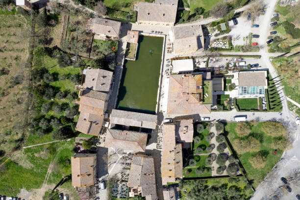 aerial view of the ancient village of bagno vignoni - vignoni imagens e fotografias de stock