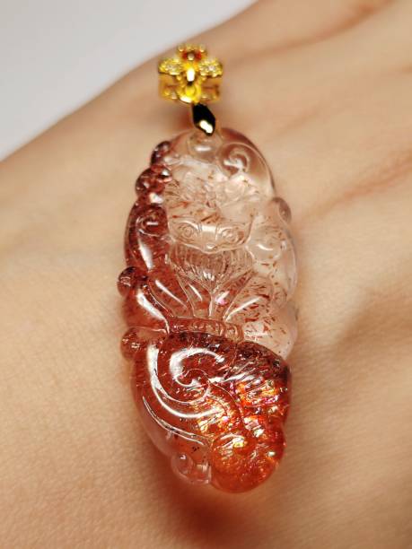 istock Super seven golden strawberry crystal pendant 1479715919