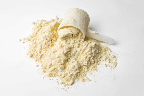 protein powder with plastic scoop on white - protein powder imagens e fotografias de stock