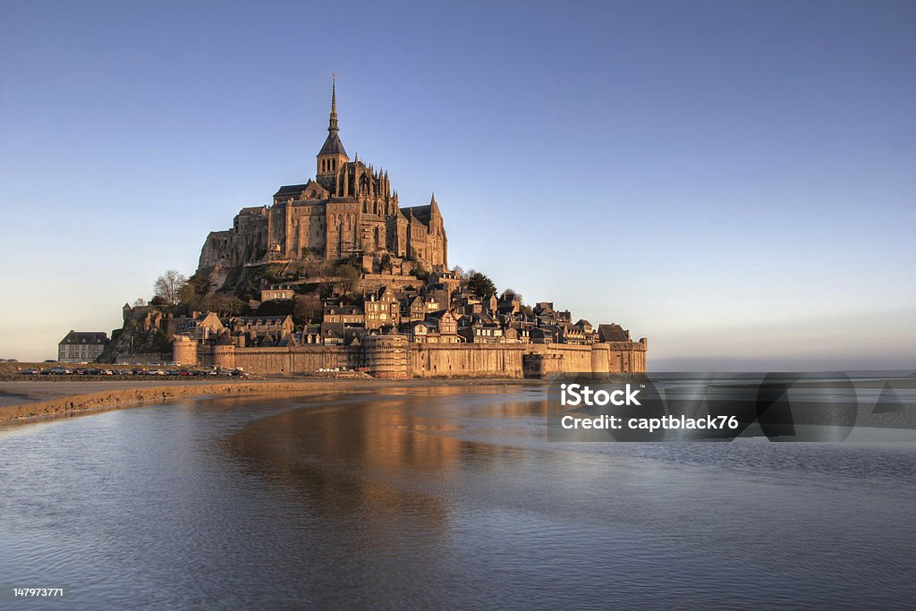 Monte Saint Michel reflejo - Foto de stock de Monte Saint Michel libre de derechos