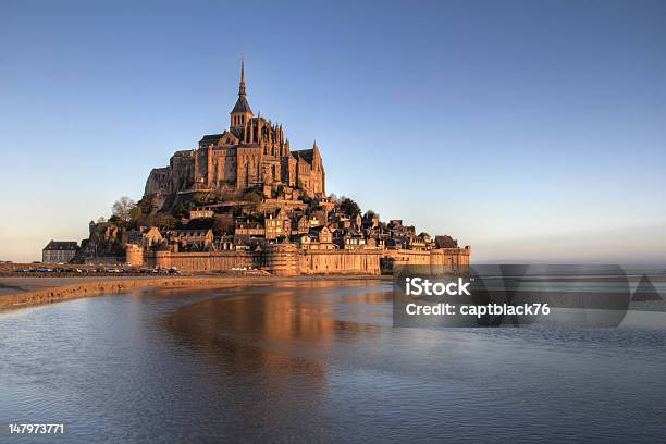 Mont Saintmichel Odbicie - zdjęcia stockowe i więcej obrazów Mont Saint-Michel - Mont Saint-Michel, Archanioł Michał, Architektura