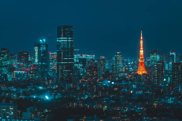 tokyo, skyline del giappone con la tokyo tower - tokyo prefecture city skyline night foto e immagini stock