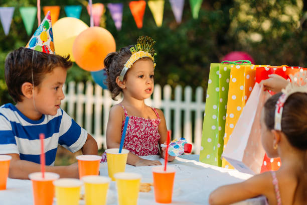 istock Children celebrate bithday in the yard 1479789583