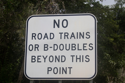 Australian Sign stating no Road Trains or B-Doubles beyond this point.
