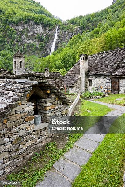 Typische Steinhäuser A Foroglio Im Val Bavona - Fotografie stock e altre immagini di Alpi - Alpi, Alpi svizzere, Bibiana Steinhaus