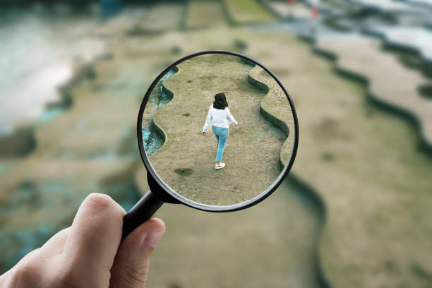istock Focusing on a woman backwards 1479826171