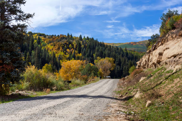 jesienna scena w pobliżu paonii w stanie kolorado - rocky mountains colorado autumn rural scene zdjęcia i obrazy z banku zdjęć