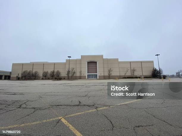 Abandoned Shopping Mall Stock Photo - Download Image Now - Parking Lot, Abandoned, Empty