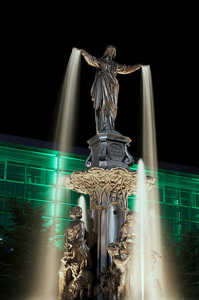istock Tyler Davidson Fountain, Cincinnati, Ohio 147986469