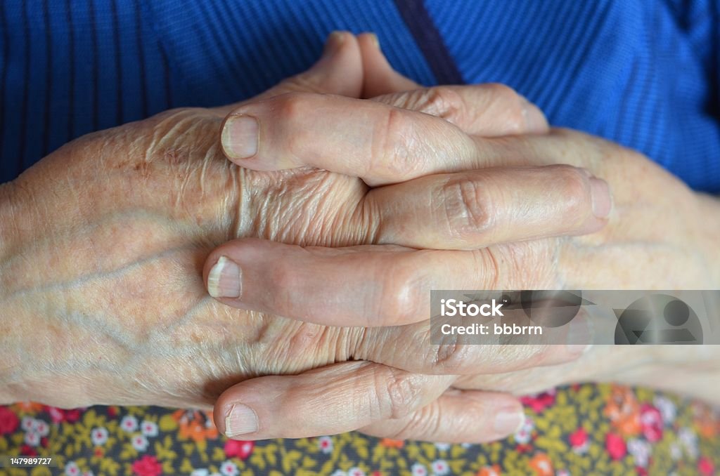 Händen der ältere person - Lizenzfrei Blau Stock-Foto