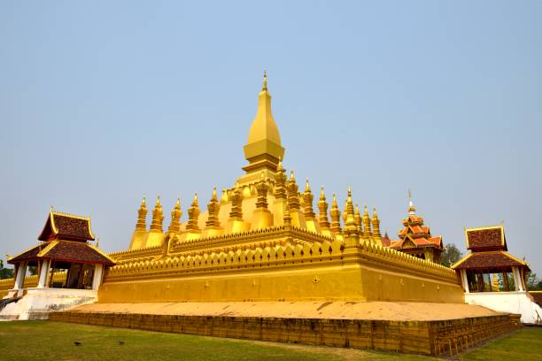 Thar Luang Monastery（luán）in Vientiane, Laos.Thar Luang Monastery（luán）is a Buddhist shrine in Laos. Thar Luang is a unique building that Lao people are proud of, its architectural form, layout and structure are renowned. Built in 737 AD, it is considered a national treasure of Laos,The top of the main tower is gilded, shining with gold in the sun. After it was rebuilt in the 1930s, it became the most important pagoda in the hearts of the Lao people.