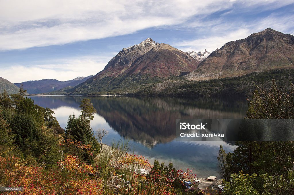 Cores do outono em Lake Gutierrez, perto de Bariloche, Patagônia, Argentina - Foto de stock de Lago Nahuel Huapi royalty-free